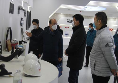 濟(jì)南市商務(wù)局領(lǐng)導(dǎo)一行蒞臨科華賽邦調(diào)研企業(yè)對(duì)外合作項(xiàng)目運(yùn)營(yíng)及復(fù)工復(fù)產(chǎn)情況